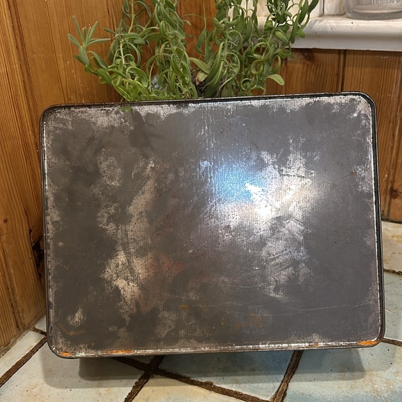 'BLESS THIS HOUSE' Vintage Cookie Tin by Carr's Famous Biscuit Company - Picture 2 of 9